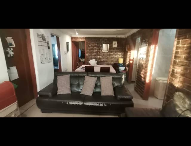 3.5 BEDROOM HOUSE FOR SALE IN MASETJHABA VIEW
